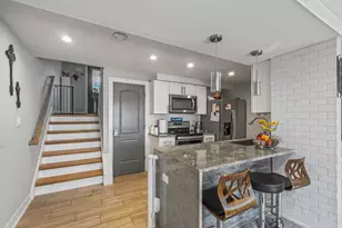 8914 Robin Dr, Des Plaines, IL 60016 - Photo 7