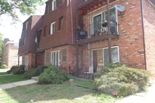 9729 S Ridgeland Ave, Oak Lawn, IL 60453 - Photo 1