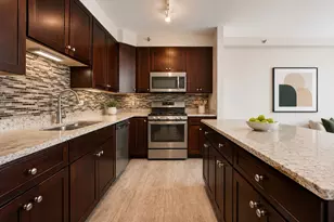 33 W Ontario St, Chicago, IL 60654 - Photo 5