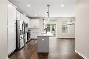 811 Lee St, Des Plaines, IL 60016 - Photo 7