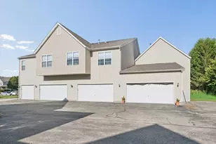 546 Clayton Cir, Sycamore, IL 60178 - Photo 23
