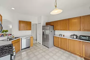 1052 Delta Dr, Elgin, IL 60123 - Photo 7