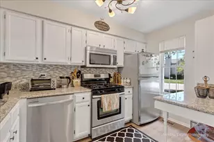 333 Shadybrook Ln, Aurora, IL 60504 - Photo 9