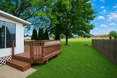309 S Cross Trail, McHenry, IL 60050 - Photo 7