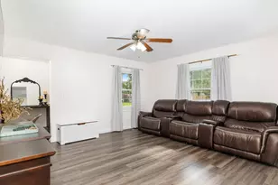 42 Circle Dr W, Montgomery, IL 60538 - Photo 11