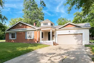 42 Circle Dr, Montgomery, IL 60538 - Photo 1