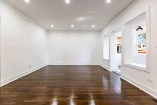 8025 S Euclid Ave, Chicago, IL 60617 - Photo 9