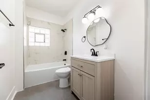 8025 S Euclid Ave, Chicago, IL 60617 - Photo 11