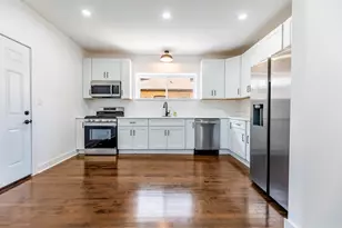 8025 S Euclid Ave, Chicago, IL 60617 - Photo 7