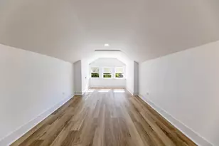8025 S Euclid Ave, Chicago, IL 60617 - Photo 17