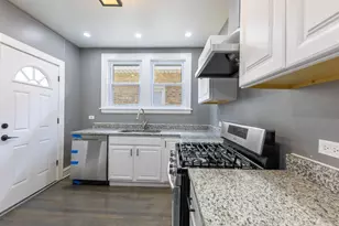 3035 N Luna Ave, Chicago, IL 60641 - Photo 11