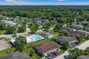 121 Millbrook Ln, Schaumburg, IL 60193 - Photo 27