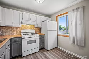 121 Millbrook Ln, Schaumburg, IL 60193 - Photo 13