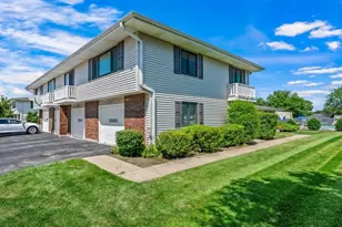 121 Millbrook Ln, Schaumburg, IL 60193 - Photo 1
