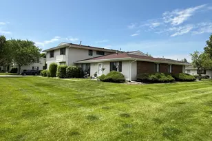 121 Millbrook Ln, Schaumburg, IL 60193 - Photo 43