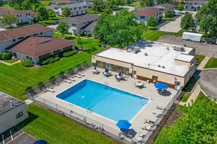 121 Millbrook Ln, Schaumburg, IL 60193 - Photo 3