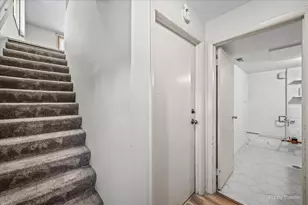 121 Millbrook Ln, Schaumburg, IL 60193 - Photo 5