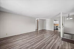 121 Millbrook Ln, Schaumburg, IL 60193 - Photo 9