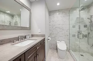 180 E Pearson St, Chicago, IL 60611 - Photo 29