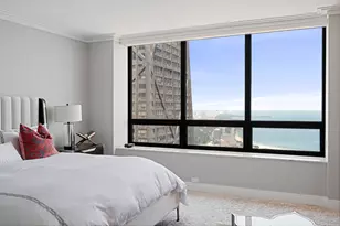 180 E Pearson St, Chicago, IL 60611 - Photo 33