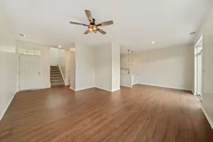 371 McGrath Dr, Oswego, IL 60543 - Photo 3