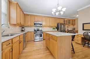 621 Dunhill Ln, Carol Stream, IL 60188 - Photo 3