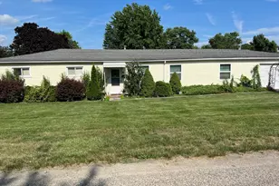 801 E Honeywell Ave, Hoopeston, IL 60942 - Photo 1