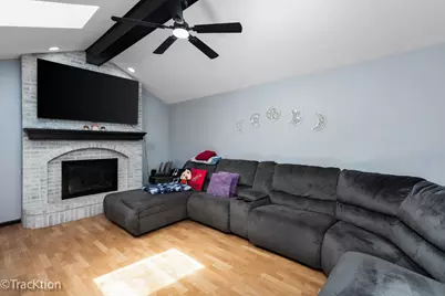 360 Lakeview Drive, Aurora, IL 60506 - Photo 9