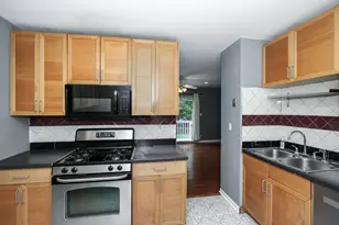 883 Hastings Ln, Hanover Park, IL 60133 - Photo 9