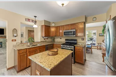 571 Lakeview Drive, Oswego, IL 60543 - Photo 9