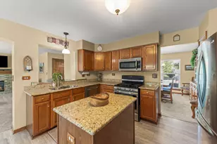 571 Lakeview Dr, Oswego, IL 60543 - Photo 9