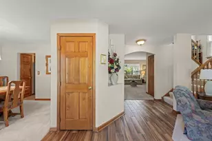 571 Lakeview Dr, Oswego, IL 60543 - Photo 3