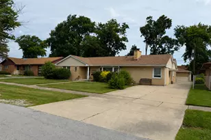 6926 W 115th Pl, Worth, IL 60482 - Photo 1
