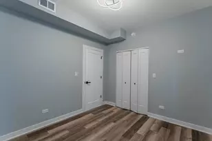 5131 W Roscoe St, Chicago, IL 60641 - Photo 9