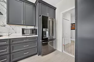 511 Amherst Dr, Sycamore, IL 60178 - Photo 13