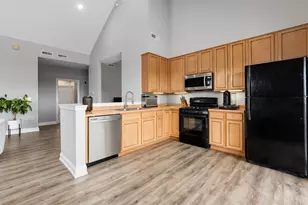 8300 Concord Dr, Morton Grove, IL 60053 - Photo 7