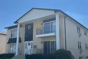 4644 Custer Ave, Brookfield, IL 60513 - Photo 1