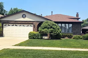 7112 W 85th Pl, Burbank, IL 60459 - Photo 1
