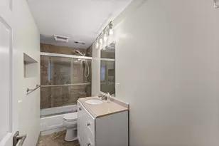 4214 N Kenmore Ave, Chicago, IL 60613 - Photo 13