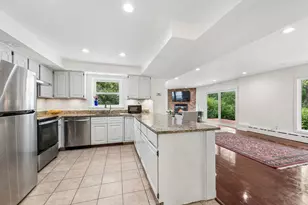 2910 Cherokee Ln, Riverwoods, IL 60015 - Photo 9