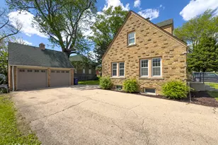 216 Wilcox Ave, Elgin, IL 60123 - Photo 33