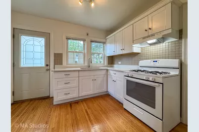 216 Wilcox Avenue, Elgin, IL 60123 - Photo 9
