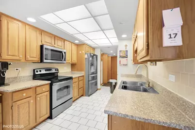 1380 Oakwood Avenue #204, Des Plaines, IL 60016 - Photo 5