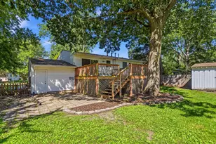 1906 Crescent Dr, Champaign, IL 61821 - Photo 5
