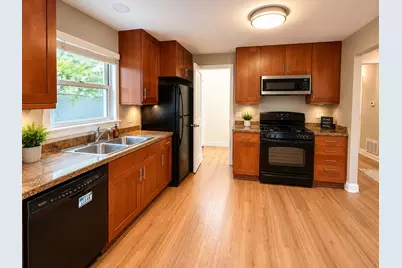 82 Holmes Way #X2, Schaumburg, IL 60193 - Photo 3