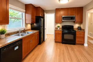 82 Holmes Way, Schaumburg, IL 60193 - Photo 3