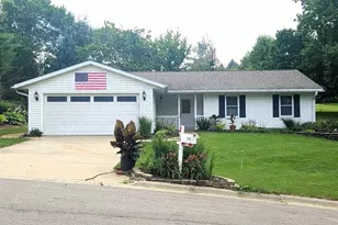 133 Fieldstone Ln, Dixon, IL 61021 - Photo 1
