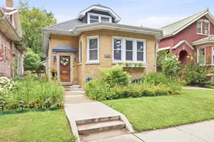 6542 N Maplewood Ave, Chicago, IL 60645 - Photo 1