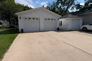 739 N 11th St, Dekalb, IL 60115 - Photo 27