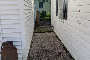 739 N 11th St, Dekalb, IL 60115 - Photo 23